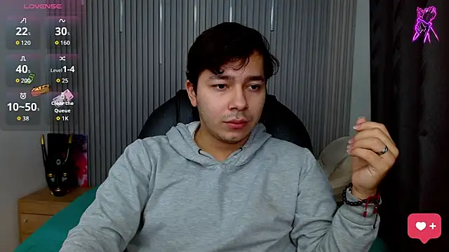 Snapshot of Julian_Smith21 chatting on May 2026 05:23:02 AM Julian Smith21 online show from May 2026 05:23:02 AM
