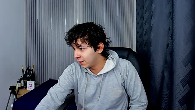 Snapshot of Julian_Smith21 chatting on May 2026 02:18:02 AM Julian Smith21 online show from May 2026 02:18:02 AM