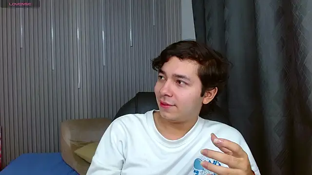 Snapshot of Julian_Smith21 chatting on June 2026 04:25:02 AM Julian Smith21 online show from June 2026 04:25:02 AM