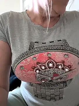 Heidiblueeyes online show from May 2026 06:05:01 PM