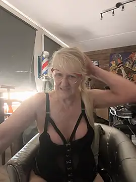 Heidiblueeyes online show from June 2026 08:41:02 AM