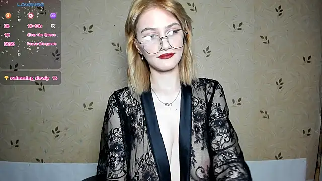 NicoleDaviss online show from June 2026 07:17:01 PM