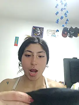 Little Sweett online show from April 2026 12:32:01 AM