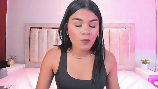 Snapshot of AlaiaMoretti_ chatting on May 2026 11:11:01 PM AlaiaMoretti online show from May 2026 11:11:01 PM