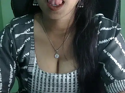 cute momo love online show from May 2026 05:05:01 AM