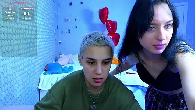 Snapshot of LuxuryLoverss chatting on March 2026 11:12:01 AM LuxuryLoverss online show from March 2026 11:12:01 AM