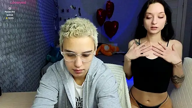 Snapshot of LuxuryLoverss chatting on March 2026 11:07:02 AM LuxuryLoverss online show from March 2026 11:07:02 AM