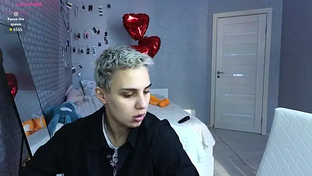 Snapshot of LuxuryLoverss chatting on March 2026 10:54:02 AM LuxuryLoverss online show from March 2026 10:54:02 AM