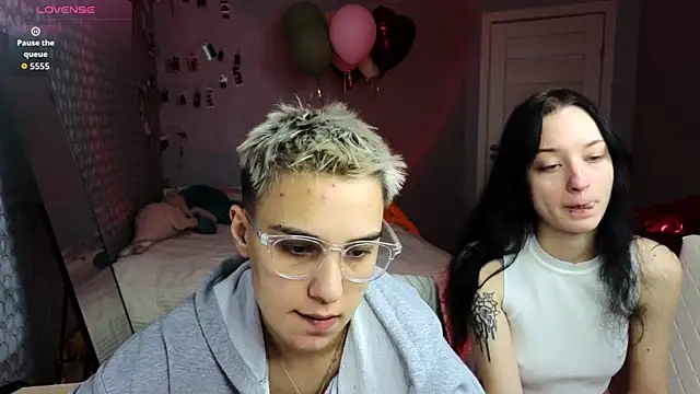 Snapshot of LuxuryLoverss chatting on March 2026 11:05:02 AM LuxuryLoverss online show from March 2026 11:05:02 AM