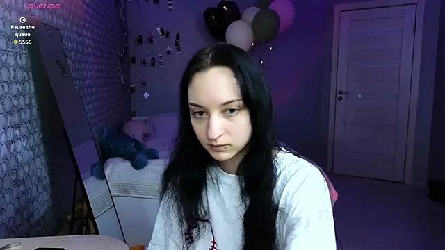 Snapshot of LuxuryLoverss chatting on March 2026 11:21:01 AM LuxuryLoverss online show from March 2026 11:21:01 AM