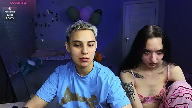 Snapshot of LuxuryLoverss chatting on April 2026 11:11:01 AM LuxuryLoverss online show from April 2026 11:11:01 AM