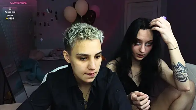 Snapshot of LuxuryLoverss chatting on April 2026 10:57:02 AM LuxuryLoverss online show from April 2026 10:57:02 AM