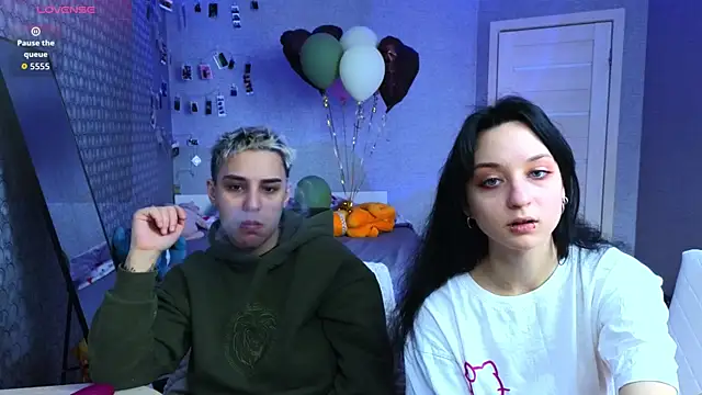 Snapshot of LuxuryLoverss chatting on April 2026 11:10:02 AM LuxuryLoverss online show from April 2026 11:10:02 AM