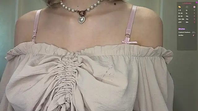 Snapshot of Carolini_i chatting on July 2026 04:45:01 PM Carolini i online show from July 2026 04:45:01 PM