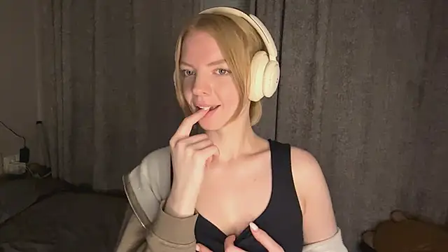 Snapshot of Marry_Sornatiko chatting on April 2026 05:43:02 PM Marry Sornatiko online show from April 2026 05:43:02 PM