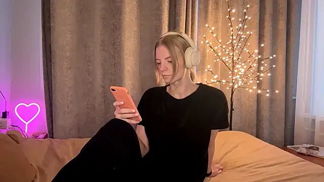 Snapshot of Marry_Sornatiko chatting on April 2026 02:54:01 PM Marry Sornatiko online show from April 2026 02:54:01 PM