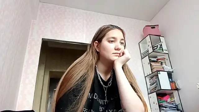 Snapshot of JanineThielman chatting on April 2026 11:25:02 AM JanineThielman online show from April 2026 11:25:02 AM