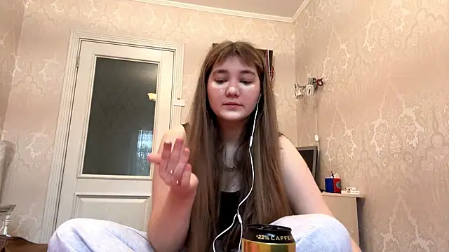 Snapshot of JanineThielman chatting on May 2026 10:01:01 AM JanineThielman online show from May 2026 10:01:01 AM