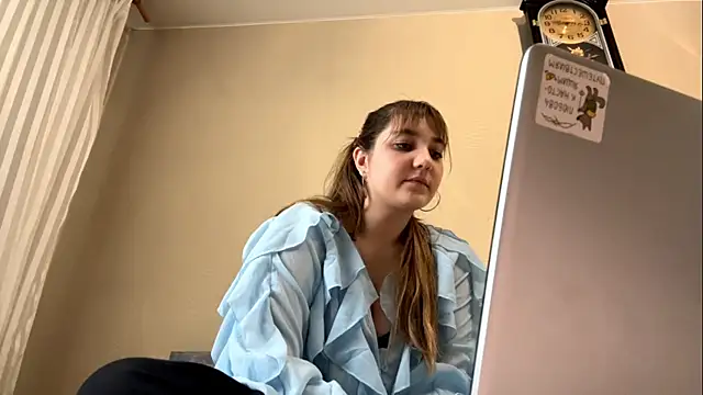 Snapshot of JanineThielman chatting on June 2026 01:01:02 PM JanineThielman online show from June 2026 01:01:02 PM