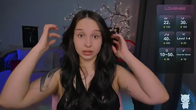 Snapshot of SoftyMooon chatting on March 2026 06:03:01 PM SoftyMooon online show from March 2026 06:03:01 PM