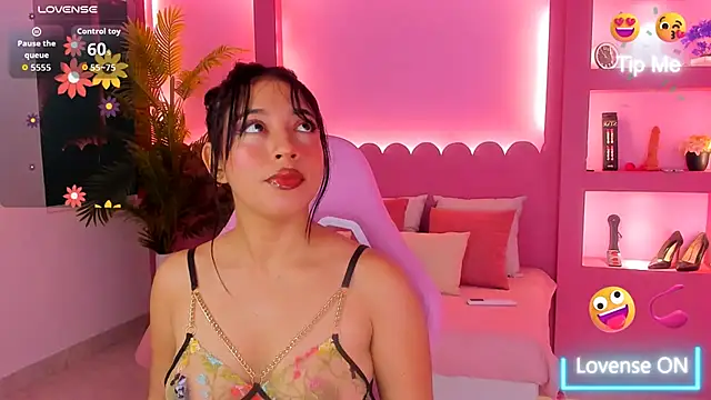 Holy Lux online show from March 2026 01:05:01 PM