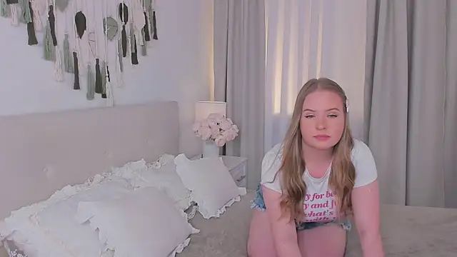 Arya Thomas online show from April 2026 10:00:02 PM