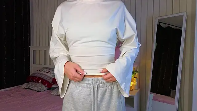 Snapshot of EarthaLevra chatting on April 2026 08:42:01 PM EarthaLevra online show from April 2026 08:42:01 PM