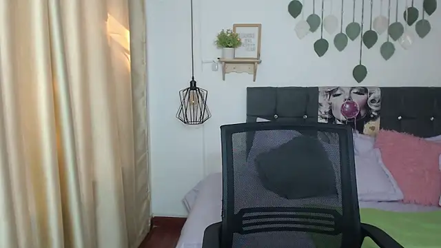 Emma hassani online show from April 2026 01:41:01 PM