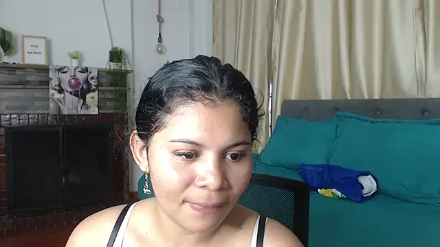 Snapshot of Emma_hassani chatting on May 2026 06:58:01 PM Emma hassani online show from May 2026 06:58:01 PM