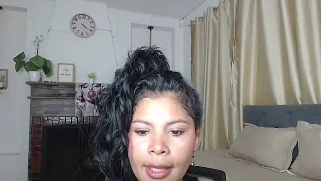 Snapshot of Emma_hassani chatting on May 2026 05:50:02 PM Emma hassani online show from May 2026 05:50:02 PM