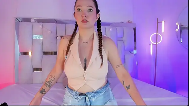 HecateCorvin online show from February 2026 12:25:01 PM