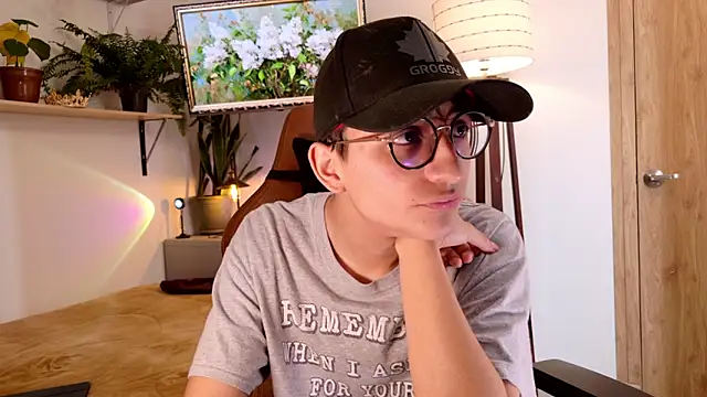 Snapshot of Sr_evann chatting on April 2026 04:04:02 PM Sr evann online show from April 2026 04:04:02 PM