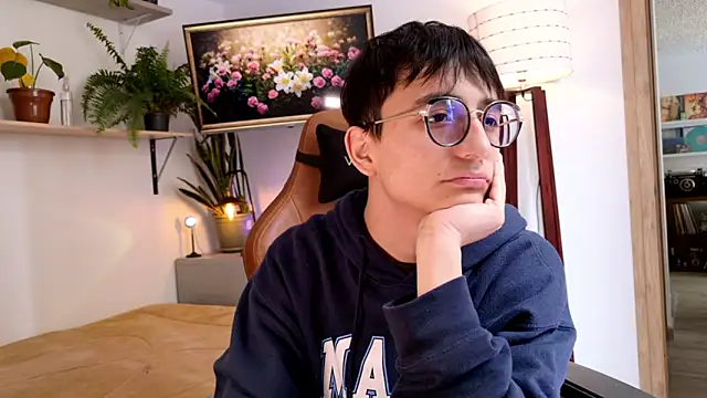 Snapshot of Sr_evann chatting on April 2026 03:06:01 PM Sr evann online show from April 2026 03:06:01 PM