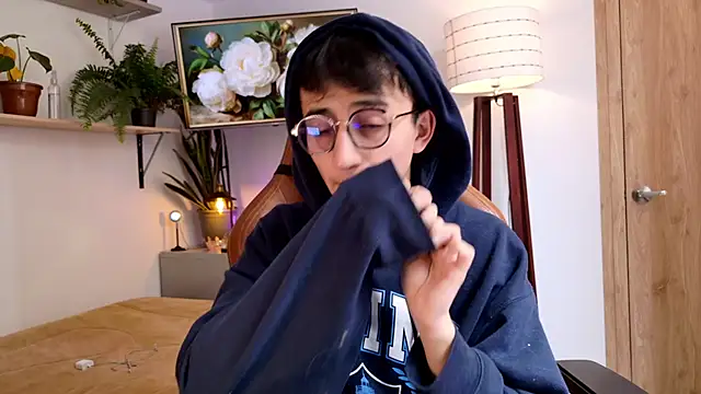 Snapshot of Sr_evann chatting on April 2026 03:50:02 PM Sr evann online show from April 2026 03:50:02 PM