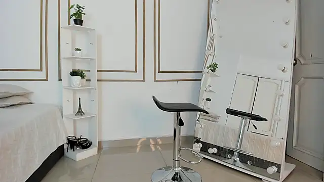 Snapshot of emily_gaviria1 chatting on March 2026 12:11:01 PM emily gaviria1 online show from March 2026 12:11:01 PM