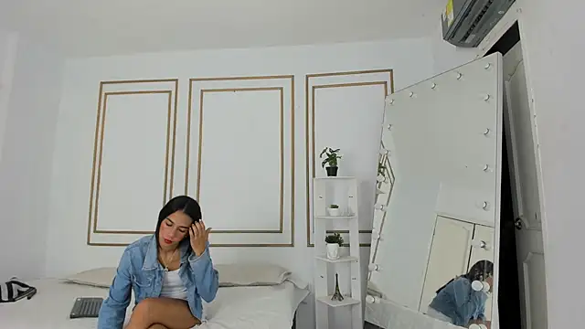 Snapshot of emily_gaviria1 chatting on March 2026 12:11:01 PM emily gaviria1 online show from March 2026 12:11:01 PM