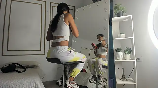 Snapshot of emily_gaviria1 chatting on April 2026 12:10:01 PM emily gaviria1 online show from April 2026 12:10:01 PM