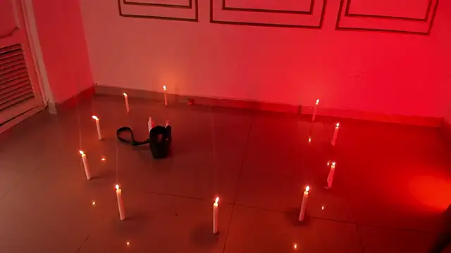 Snapshot of emily_gaviria1 chatting on April 2026 12:32:02 PM emily gaviria1 online show from April 2026 12:32:02 PM