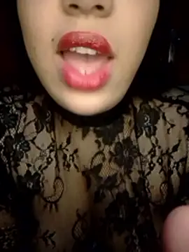 Snapshot of madleen_Mm chatting on March 2026 08:35:02 PM madleen Mm online show from March 2026 08:35:02 PM