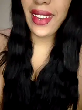 Snapshot of madleen_Mm chatting on April 2026 10:43:01 AM madleen Mm online show from April 2026 10:43:01 AM