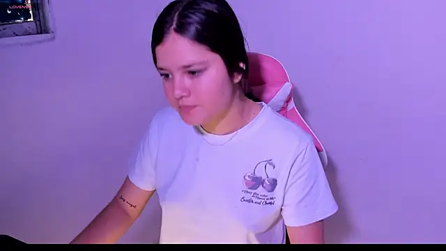 Snapshot of trianna_sweet chatting on March 2026 12:11:01 PM trianna sweet online show from March 2026 12:11:01 PM