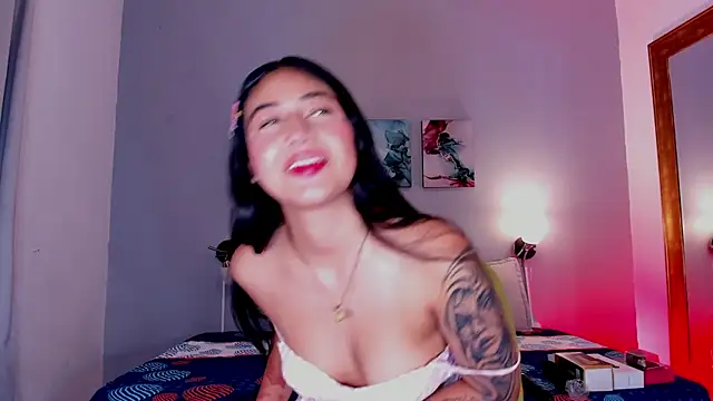 KimTaylorW online show from April 2026 12:37:02 AM