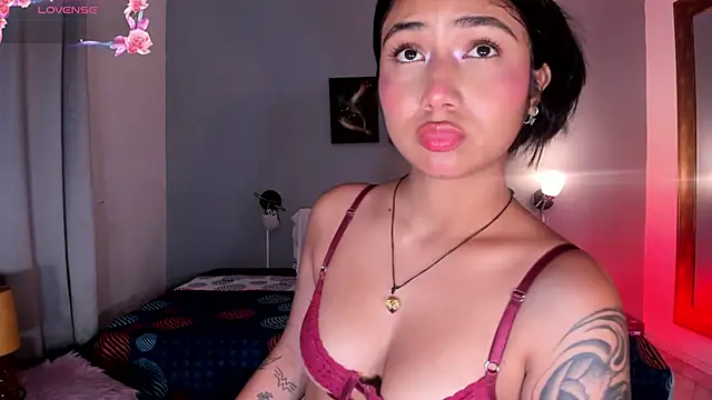 KimTaylorW online show from May 2026 02:29:01 AM