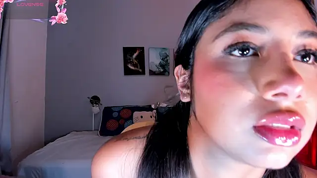 KimTaylorW online show from June 2026 03:11:02 AM