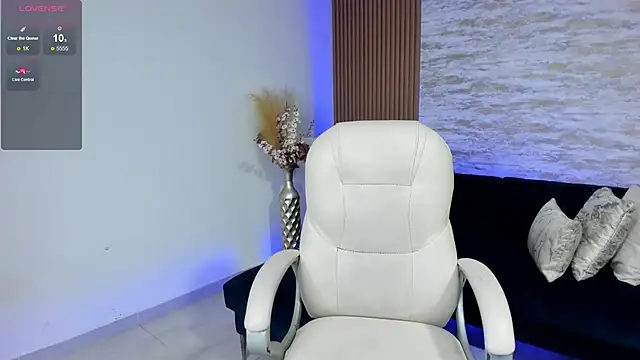 Snapshot of ANGIE-SMITH chatting on June 2026 11:12:02 AM ANGIE-SMITH online show from June 2026 11:12:02 AM