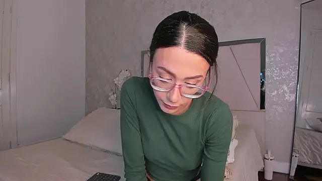 Arii wilde online show from April 2026 12:43:01 PM
