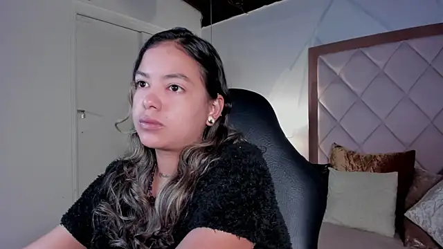 Snapshot of dulce_lyraa1 chatting on April 2026 04:59:01 AM dulce lyraa1 online show from April 2026 04:59:01 AM