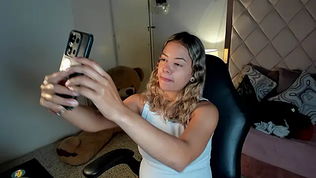 Snapshot of dulce_lyraa1 chatting on June 2026 05:23:02 AM dulce lyraa1 online show from June 2026 05:23:02 AM