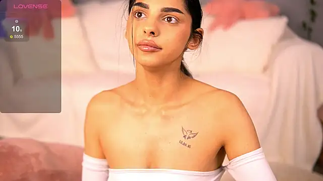 AvaCalvert online show from April 2026 09:39:33 PM