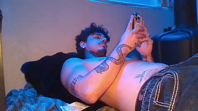 Snapshot of SNAKEARM chatting on February 2026 06:44:02 AM SNAKEARM online show from February 2026 06:44:02 AM